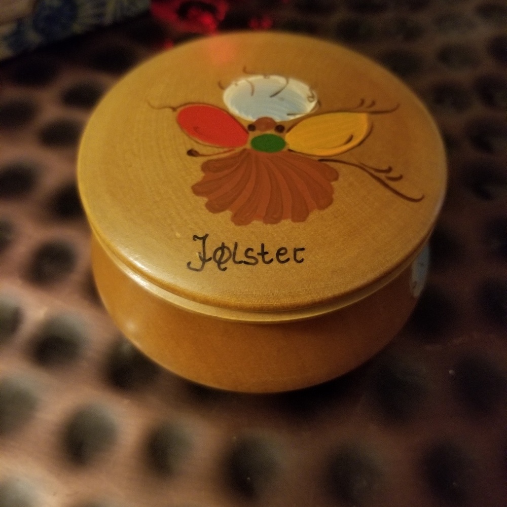 Nwt Amazing piece of myrtle wood w/ lid